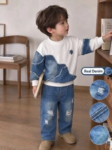 SHEIN 2件組男童幼兒不對稱原邊牛仔風拼接字母刺繡圓領衛衣 + 破洞牛仔褲套裝，長袖套頭上衣，鬆緊腰牛仔褲，秋季休閒童裝兩件套 - 彩色 - 查看 6