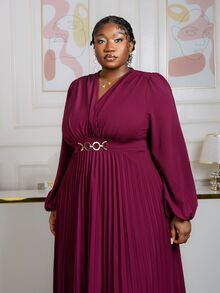 CurvyTilda 大尺碼女款優雅玫瑰金冬季婚禮賓客洋裝，金屬扣褶皺腰身V領，襯衫領與袖口設計，適用於舞會派對 - 酒紅色 - 查看 1