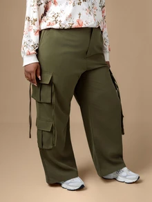 CurvyTilda 大码女式纯色纽扣工装休闲阔腿裤，日常百搭 - 軍綠色 - 查看 2
