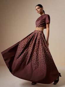 LOTSLUV Women's Autumn Elegant Vacation, Navy Blue Gradient Leopard Print, Round Neck Short Sleeve Cropped Top And Skirt 2 Pieces Set - Brown - View 4