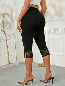 SHEIN Lady Plus Size Summer Contrast Lace Solid Color Elastic Split Hem Capris Leggings - Black - View 3