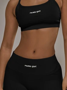 Musera Petite قطعتان حمالة صدر رياضية بحمالات وظهر مكشوف مع شورتات صغيرة ضيقة مناسبة للنشاط اليومي والتمارين الرياضية في الجيم والبيلايتس في فصلي الخريف والشتاء - الأسود - مشاهدة 6