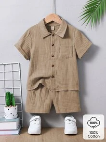 SHEIN 两件套男童休闲简约纯棉短袖衬衫和短裤套装，适合日常穿着、上学、外出、春夏度假、假日旅行、休闲放松、日光浴等场合。 - 摩卡棕 - 查看 2