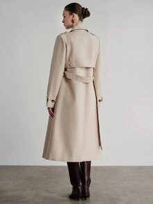 Aveloria Modichic 女款長版雙排扣修身風衣，翻領繫腰帶、肩章、防風擋片，商務休閒優雅米色素色秋季辦公穿搭 - 卡其色 - 查看 3