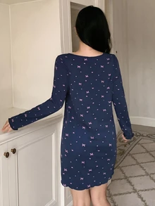 DAZY 女款短版蝴蝶結碎花睡裙，秋冬款 - 藏蓝色 - 查看 2