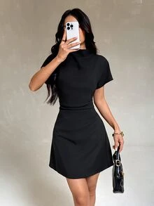 SHEIN PETITE فستان صيفي قصير كاجوال يومي للنساء بلون موحد وتصميم مطوي - الأسود - مشاهدة 7