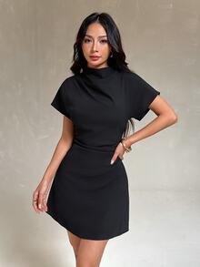 SHEIN PETITE فستان صيفي قصير كاجوال يومي للنساء بلون موحد وتصميم مطوي - الأسود - مشاهدة 10