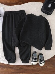 SHEIN 秋季長袖水洗紋理運動衫與工裝慢跑褲套裝，極簡標籤裝飾，柔軟休閒男童服飾，彈性腰頭設計，生日禮物 - 黑色 - 查看 3