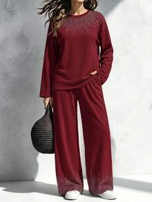 EMERY ROSE طقم نسائي من قطعتين شتوي ببلوزة طويلة الأكمام مطبوعة بنقشة أحجار الراين وبنطال، ملابس عيد الميلاد للنساء - الأحمر - مشاهدة 1