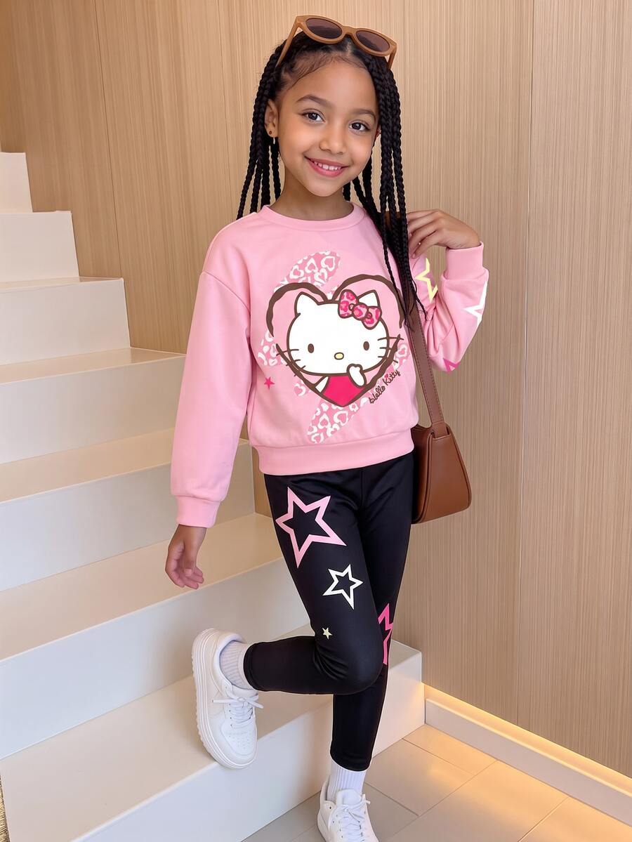HELLO KITTY AND FRIENDS | SHEIN طقم سويت شيرت بياقة دائرية مطبوع برسومات كرتونية وسروال ضيق كاجوال للفتيات الصغيرات، مناسب للخريف/الشتاء - متعدد الألوان - مشاهدة 1