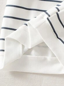 SHEIN 2件組男童幼兒運動衫套裝，長袖圓領上衣配條紋對比口袋，搭配藍色長褲，棉混紡面料，觸感柔軟，適合學校、戶外玩耍等多種場合 - 彩色 - 查看 8