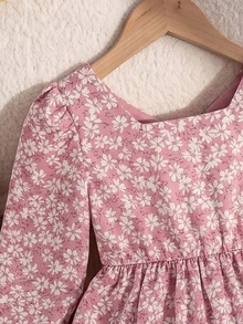 SHEIN Vintaside Kids 女童 1 件粉色碎花洋裝，甜美小碎花，後領 V 領設計，可拆卸粉色大蝴蝶結，百搭 A 字裙，適合戶外秋季出遊、生日派對、秋季、聖誕假期 - 粉色 - 查看 4