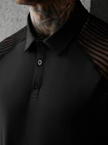 Manfinity AFTRDRK 男士極簡風半開襟鈕扣蕾絲拼接透視短袖 Polo 衫 - 黑色 - 查看 4