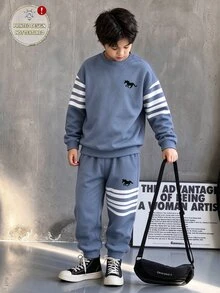 2件組青少年男孩運動風藍色條紋馬匹圖案落肩圓領薄刷毛運動衫套裝，校園秋季返校穿搭 - 彩色 - 查看 3