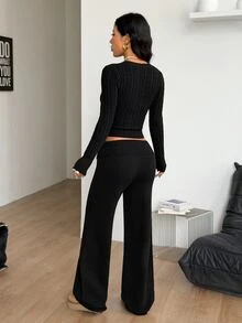 Coolane 女款冬季優雅時尚黑色條紋字母印花寬鬆V領保暖對比飾邊拉鍊長袖兩件式短版上衣與寬腿褲套裝 - 黑色 - 查看 6