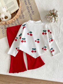 SHEIN 2件組幼兒女嬰上衣與喇叭褲套裝，白色紅櫻桃印花針織長袖小立領荷葉邊蝴蝶結套頭衫，秋冬派對穿搭 - 紅色 - 查看 2