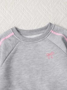 SHEIN ملابس خريفية من الصوف الناعم للفتيات المراهقات 2 قطعة/مجموعة، طقم بلوزة رياضية بياقة مستديرة، أخضر ووردي، خريف، لطيف، ملابس المدرسة والعطلات - رمادي - مشاهدة 8