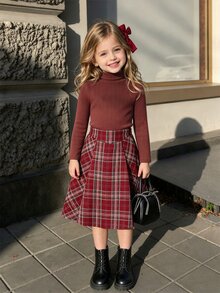 SHEIN 女童聖誕假期兩件套，彈性針織高領上衣與紅色格紋裙，甜美學院風聖誕日常與派對穿搭 - 棕色 - 查看 1