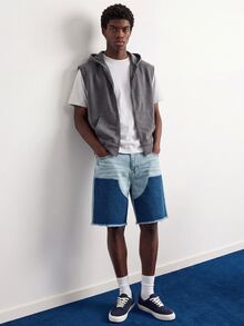 VOXRYNE Men's Light Blue Patchwork Denim Casual Loose Shorts, Summer Holiday - Light Wash - View 8