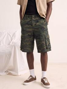 VOXRYNE Men's Street Style Casual Multi-Pocket Cargo Camouflage Denim Shorts - Army Green - View 2