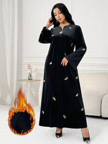 Al Najma V-Neck Embroidered Velvet Elegant Dress With Sophisticated Elegant - Black - View 2