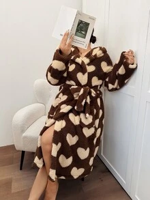 Napfluff CURVE Napfluff CURVE Bata de felpa con capucha de manga larga y estampado de corazones, talla grande, adecuada para uso en el hogar y al aire libre - Marrón - Ver 4