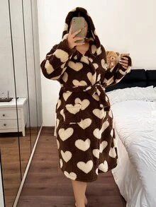 Napfluff CURVE Napfluff CURVE Bata de felpa con capucha de manga larga y estampado de corazones, talla grande, adecuada para uso en el hogar y al aire libre - Marrón - Ver 2