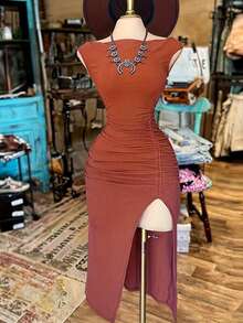 NostaNoir Vestido de fiesta elegante de longitud media con cuello de barco, abertura en el muslo y cintura fruncida de unicolor para mujer - Óxido marrón - Ver 4