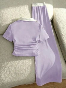 SHEIN 青少年女孩騎士刺繡對比色翻領T恤與長褲套裝 正裝運動風 80年代風格 夏季圖案 返校學生穿搭 紫色 - 彩色 - 查看 3