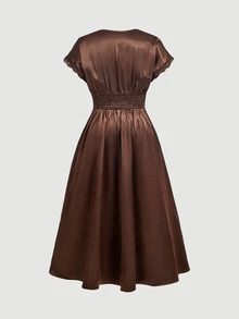 SHEIN MOD 大尺碼棕色短袖緞面A字裙，蕾絲飾邊深V領，適合秋季婚禮、度假、約會之夜，優雅浪漫甜美風派對穿搭 - 棕色 - 查看 3
