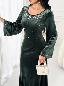 Al Najma فستان عربي أنيق للنساء بياقة دائرية وأكمام واسعة مزين بالراينستون وحافة ذيل سمكة - أخضر - مشاهدة 6
