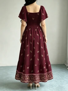Modelyn 桃紅蕾絲印花玫瑰紫女款大尺碼優雅洋裝，女裝時尚方領飄逸袖短袖洋裝，下擺拼接荷葉邊設計，夏季度假風服飾 - 彩色 - 查看 2