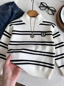 SHEIN 男童半高領黑白條紋字母 R 貼布毛衣，寬鬆針織上衣，橫條紋設計，簡約時尚，適合秋季生日 - 白色 - 查看 9