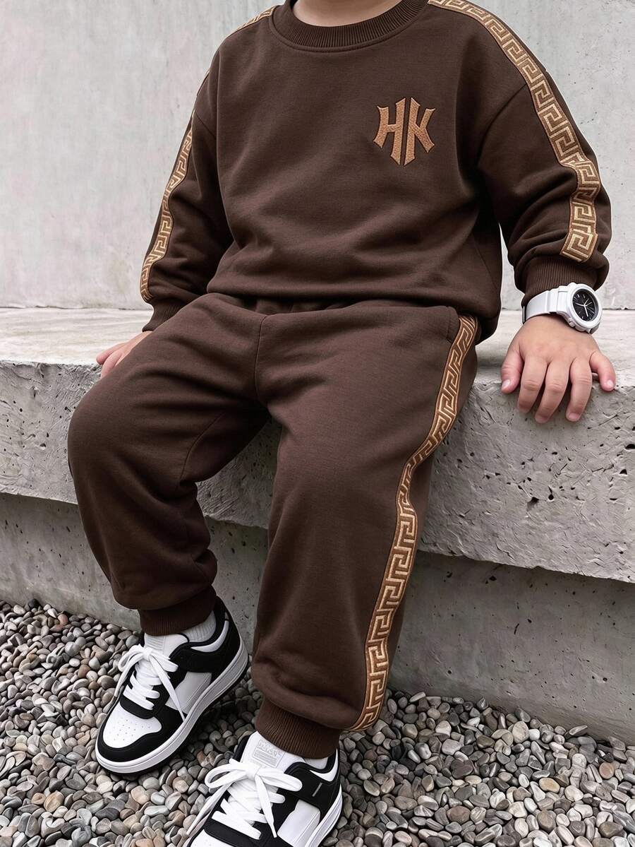 Young Boy Crew Neck Long Sleeve Sweatshirt Sweatpants 2 Pieces Set Minimalist English Slogan Graphic Suitable For Fall Ring Bearer White Beach