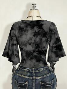 SHEIN ICON بلوزة نسائية كبيرة الحجم بأكمام مكشكشة من الدانتيل والطباعة التعاقدية المربوطة - متعدد الألوان - مشاهدة 5