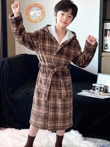 SHEIN 兒童青少年男孩休閒秋冬款毛絨格子字母連帽居家服浴袍睡衣，柔軟親膚法蘭絨 - 彩色 - 查看 1