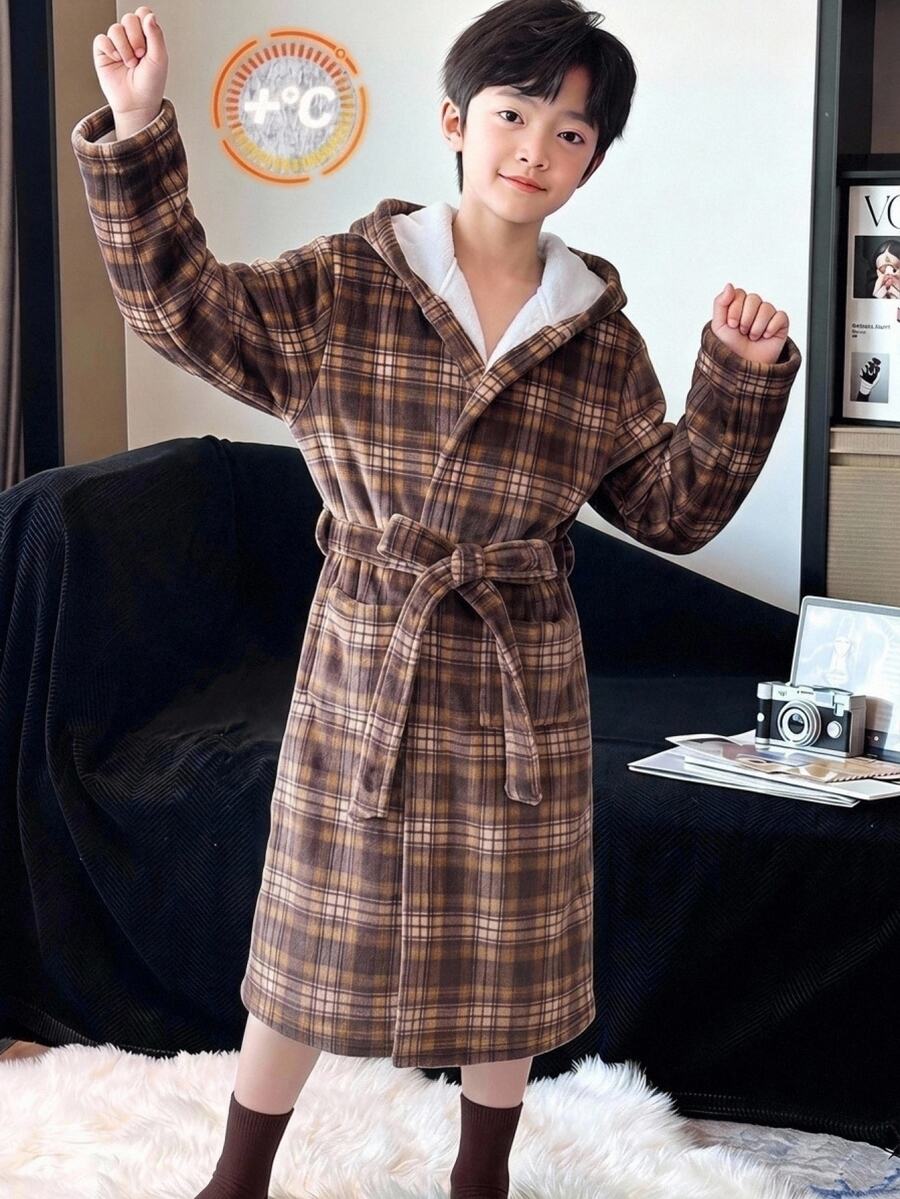 SHEIN 兒童青少年男孩休閒秋冬款毛絨格子字母連帽居家服浴袍睡衣，柔軟親膚法蘭絨 - 彩色 - 查看 1