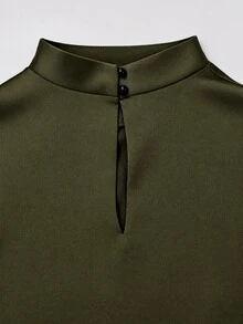 SHEIN بلوزة نسائية أنيقة بأكمام طويلة من الحرير المطوي بلون موحد وياقة قائمة - اخضر زيتون - مشاهدة 6