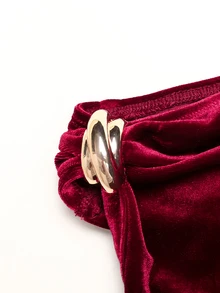 SHEIN فستان صوف بلون موحد أنيق باللون البرغندي المخملي للمراهقات في الخريف/الشتاء، بكتف غير متماثل وزخرفة معدنية غير متماثلة وتصميم مرقع مع تنورة كاملة مجعدة - عنابي اللون - مشاهدة 5