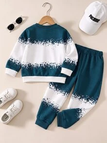 SHEIN 2 قطعة/مجموعة ملابس رياضية كاجوال للأولاد الصغار بأسلوب الشارع الجامعي، بلوزة رياضية + بنطال بنمط أجنحة لطيف وبارد مخطط ثلاثي الألوان، مناسبة للارتداء اليومي والمدرسة - أخضر - مشاهدة 2