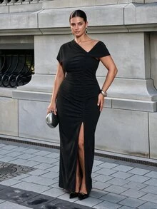 Gossip Girl X SHEIN SHEIN BAE CURVE Plus Size Women Black Asymmetrical Ruched Slit Dress,Halloween, Christmas, Elegant, Sexy Party, And Birthday Party Dresses, - Black - View 3