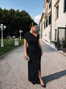 Gossip Girl X SHEIN SHEIN BAE CURVE Plus Size Women Black Asymmetrical Ruched Slit Dress,Halloween, Christmas, Elegant, Sexy Party, And Birthday Party Dresses, - Black - View 2