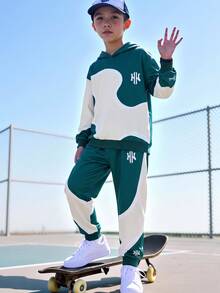 SHEIN 2pcs Kids Tween Boys Casual Dark Green Color Block Crew Neck Sweatshirt & Sweatpants Set, Suitable For Fall/Winter, School, Family Gathering, Back To School, FallOutfit, WinterOutfit - Dark Green - View 4
