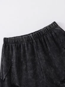 SHEIN 两件套男童简约时尚高街雪花印花圆领针织T恤短裤套装，短裤饰有星形图案，面料舒适，版型时尚，春夏新品，适合多个季节和场合。 - 黑色 - 查看 4