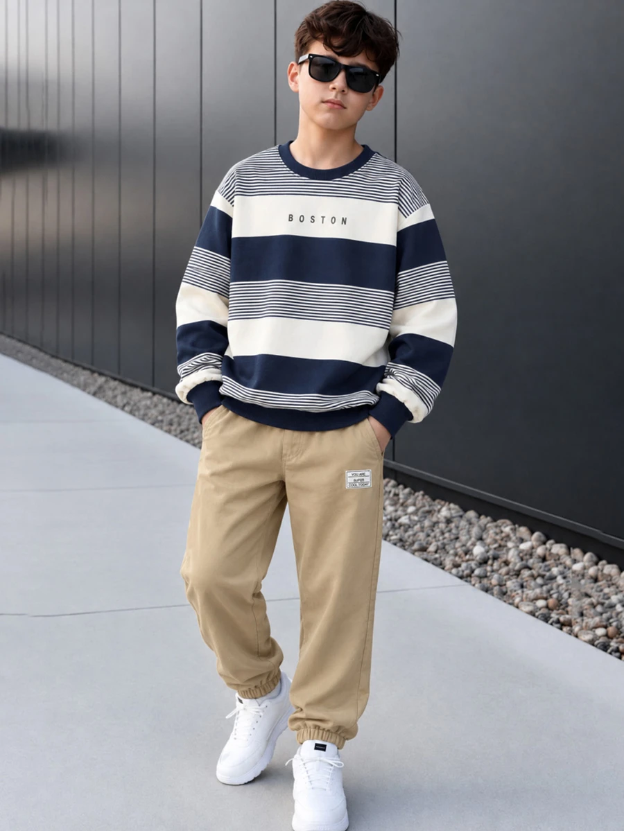 SHEIN 男童白色運動衫長褲套裝，圖案印花，街頭風寬鬆，適合秋季、學校、外出、青少年六年級派對、海灘街頭穿搭，可愛風格 - 彩色 - 查看 1