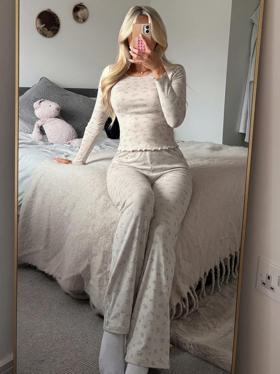 DAZY 2pcs Women's Pajama Set, Sweet Ditsy Floral Print Fitted Long Sleeve T-Shirt And Straight Leg Long Pants - Beige - View 1
