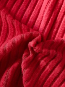 SHEIN 2 قطعة تي شيرت وبنطلون أوفرول من الكوردروي مع جيب للبنات الصغيرات، تصميم لطيف وحلو باللون الأحمر والكريمي بنقشة الفراولة مع كشكشة وأكمام طويلة متموجة، مناسب للخارج والحفلات في الخريف والشتاء - الأحمر - مشاهدة 7
