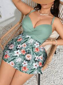SHEIN Swim Curve مجموعة تانكيني بطبعات استوائية ووردية متباينة لصيف القياسات الكبيرة على الشاطئ - أخضر - مشاهدة 5