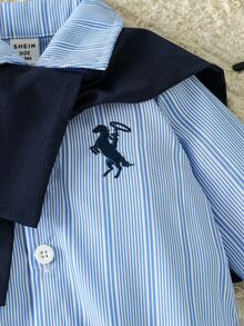 SHEIN 男嬰可愛條紋連身衣 假兩件式大翻領紳士連身衣 馬刺繡連身衣 適用於嬰兒幼兒 0-2歲 - 淺藍色 - 查看 7