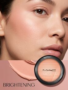 MAC Extra Dimension Skinfinish Highlighter Glow With It 9 G – Highlighter, Luminous Finish, For Makeup Enthusiasts, Peachy Tan, Prismatic Pigments, Suitable For Daily Makeup Routine - Glow With It - View 4